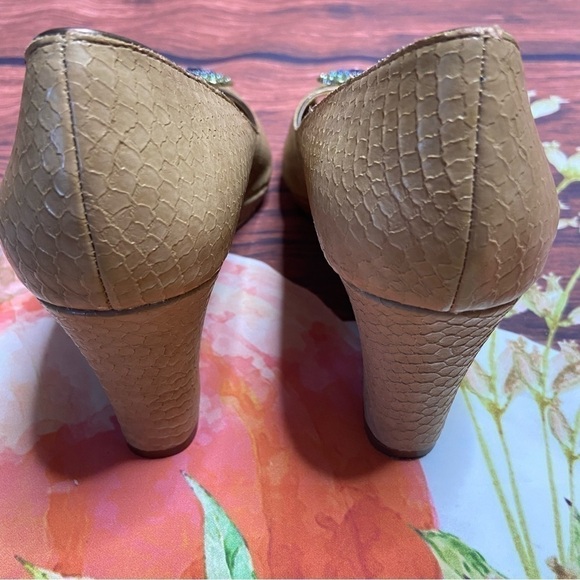 LINDSAY Phillips Courtney Tan Python Peep Toe Wedge Heels 8m - Picture 11 of 14